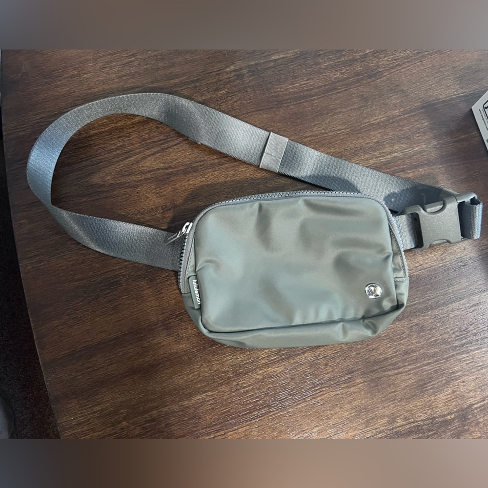 Lululemon Everywhere Belt Bag